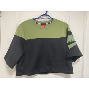 Nike Cropped Sweater